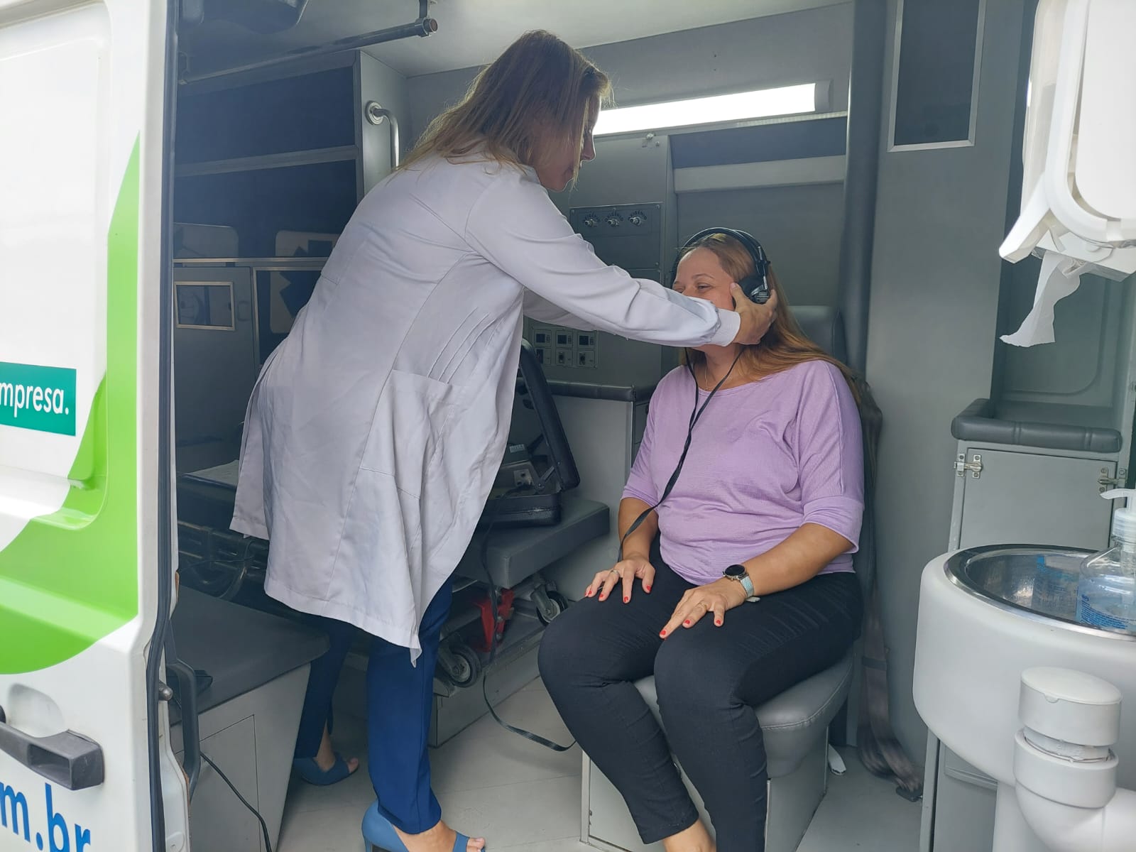 Coleta de sangue por profissional de saúde